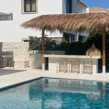 Whitekey Cyprus فيلة *
