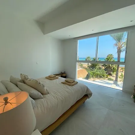 فيلة Whitekey Cyprus *