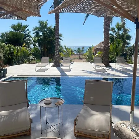 Villa Whitekey *
